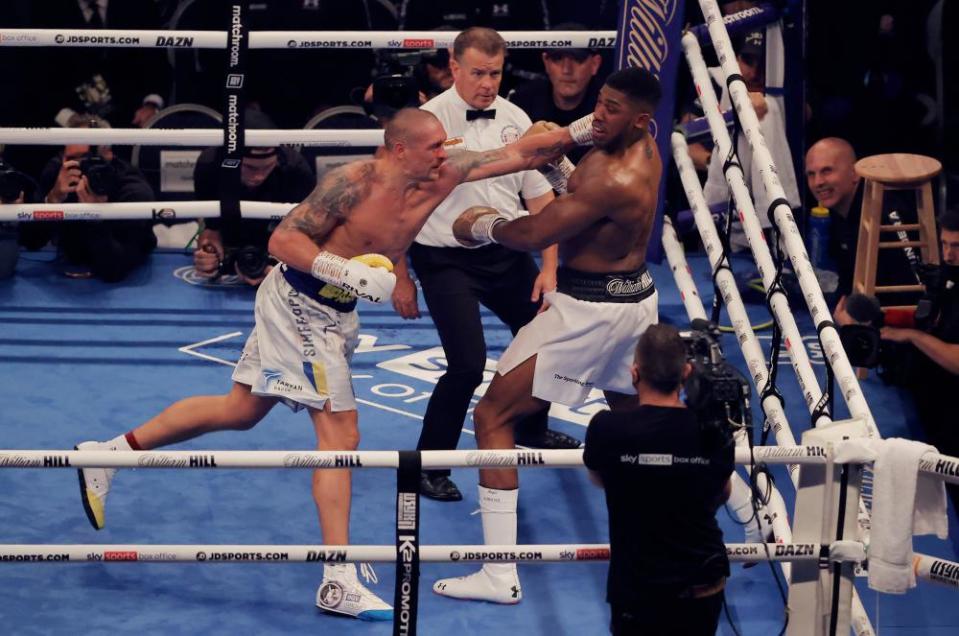 Oleksandr Usyk lands a left on Anthony Joshua in the final round.