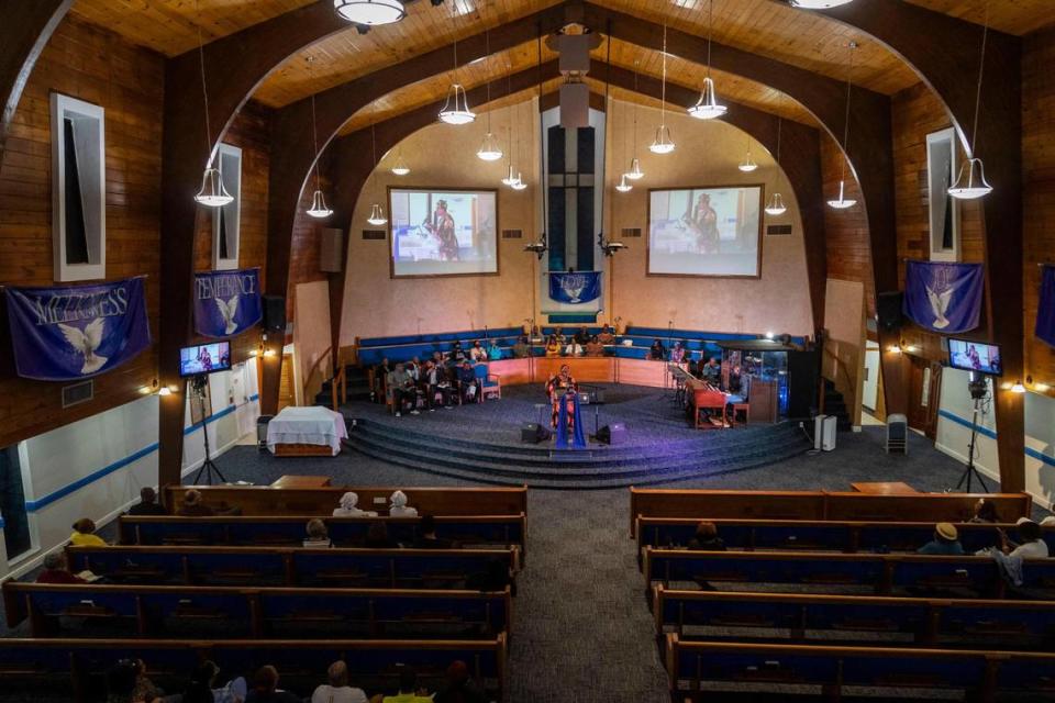 Miami, Florida, February 27, 2024- Dr. Sabrina Hurst delivers her sermon to members of the New Shiloh Missionary Baptist Church during a Tuesday Mid-week Service. Jose A. Iglesias/jiglesias@elnuevoherald.com