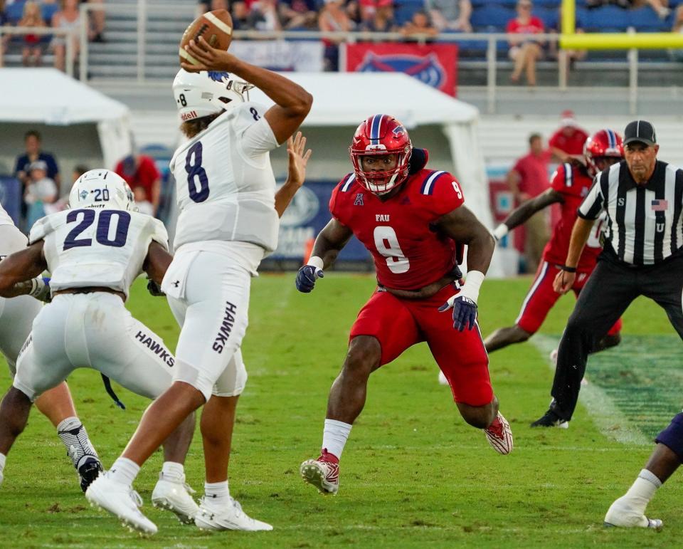 Florida Atlantic linebacker Desmond Tisdol (9) rushes the quarterback during a 42-20 victory over Monmouth at FAU Stadium on Saturday, September 2, 2023, in Boca Raton, FL.