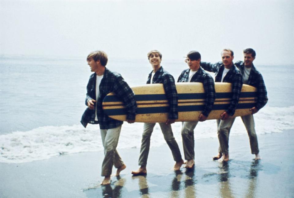 69 Vintage Photos of Celebrities at the Beach