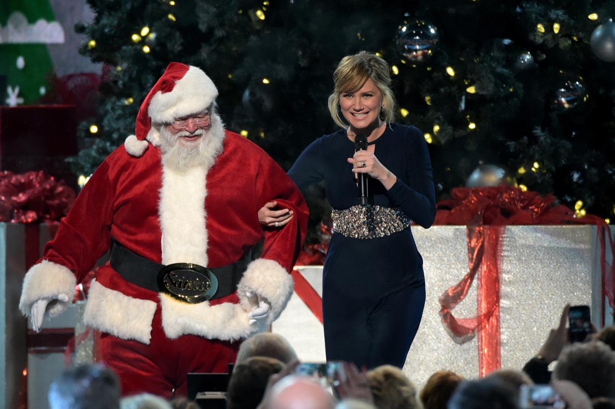 NASHVILLE, TN - NOVEMBER 07:  Jennifer Nettles performs during the CMA 2014 Country Christmas on November 7, 2014 in Nashville, Tennessee.  (Photo by Rick Diamond/Getty Images)