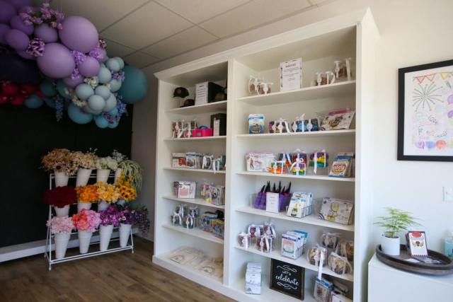 you-get-a-free-balloon-at-this-pierce-county-party-shop-they-do-arches-walls-diy-kits