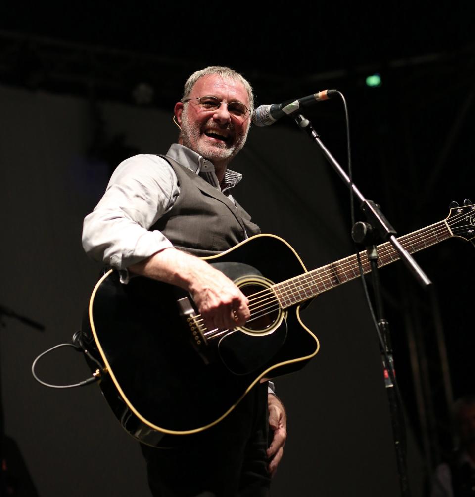 Steve Harley on stage with Cockney Rebel in 2015