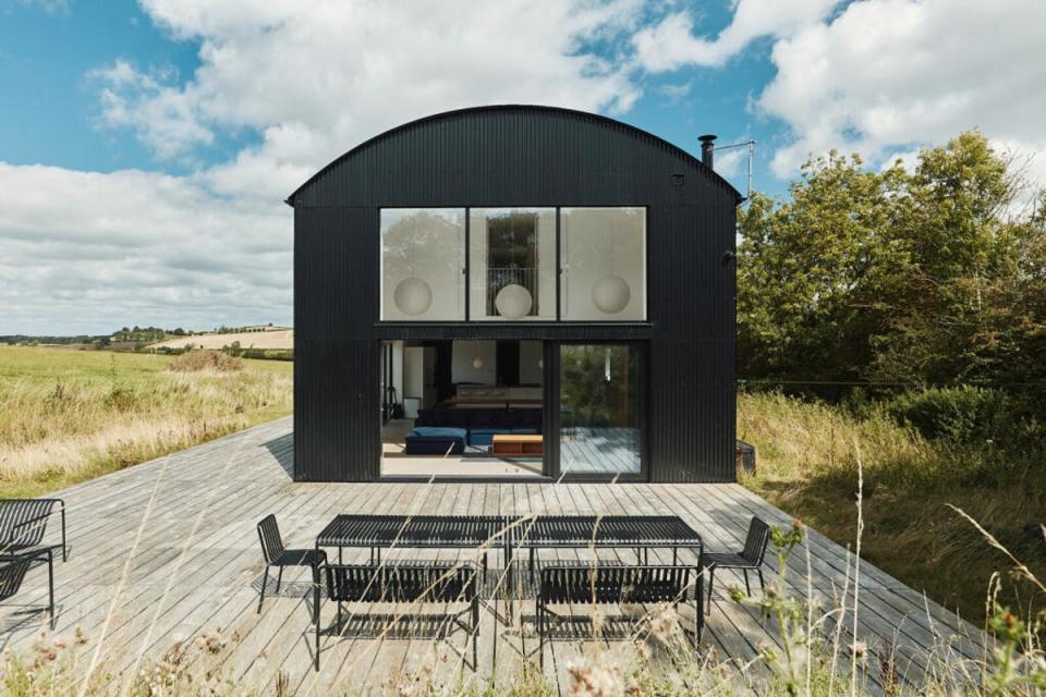 A seven-bedroom holiday home in a re-wilded landscape (The Modern House)