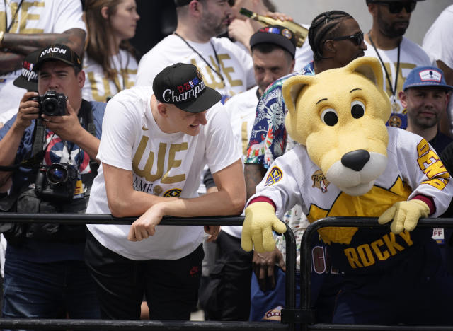 Nuggets celebrate their 1st NBA title with parade through the streets of  downtown Denver – KGET 17