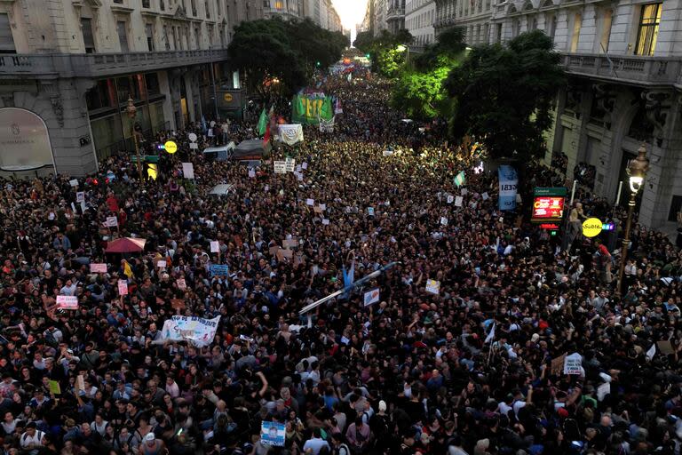 Las reuniones comenzaron tras la masiva marcha universitaria del 23 de abril