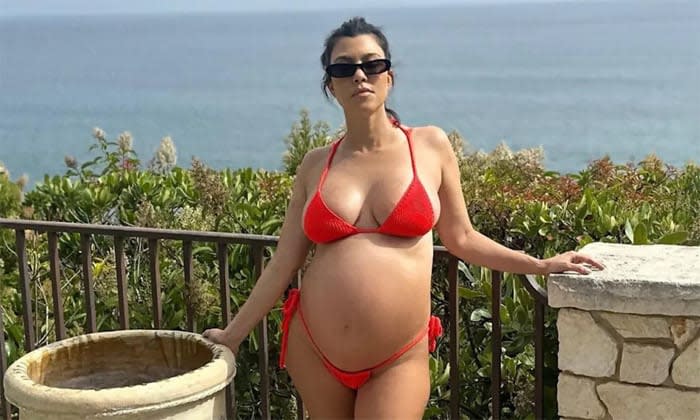 Kourtney Kardashian presumió este verano de curvas en bikini