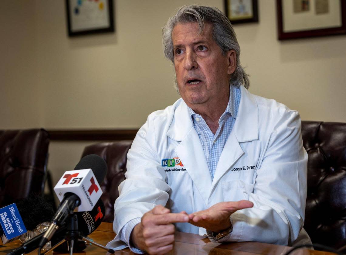 Dr. Jorge Perez points to his hand to illustrate the size of the premature baby born aboard a cruise ship as he answers questions from reporters during a press conference held at Kidz Medical Services, in Coral Gables, FL. Dr. Jorge E. Perez, a renowned neonatologist based in Miami was on the phone with the medical team of a cruise ship all night trying to save the lives of a prematurely born infant and his mother. Jose A. Iglesias/jiglesias@elnuevoherald.com