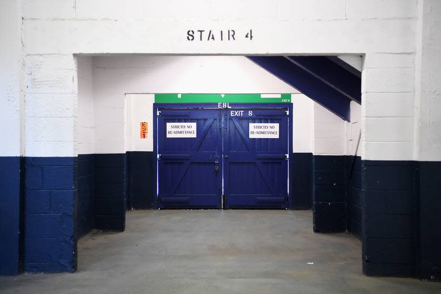 Die Fans von Tottenham Hotspur nannten das Stadion nur "The Lane". Eröffnet wurde das Stadion 1899 mit dem Spiel Tottenham Hotspur gegen Notts County. 5.000 Zuschauer verfolgten den 4:1-Erfolg Tottenhams. Der Besucherrekord von 75.038 Zuschauern wurde 1938 im FA-Cup aufgestellt