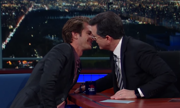 2017-01-11-13_32_51-Andrew-Garfield-kisses-Stephen-Colbert_-