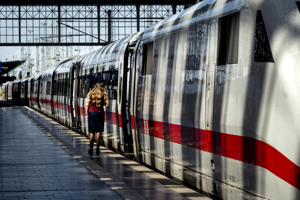 An ICE speed train is ready to leave the central train station in Frankfurt, Germany, Tuesday, June 25, 2024. Visitors to the Euro 2024 soccer tournament keep complaint about the unreliability of the Deutsche Bahn train system. (AP Photo/Michael Probst)