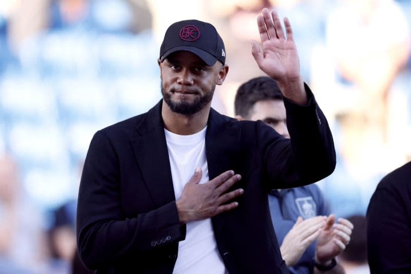 Burnley manager Vincent Kompany thanks the fans after the English Premier League soccer match between Burnley and Nottingham Forest at Turf Moor. Richard Sellers/PA Wire/dpa