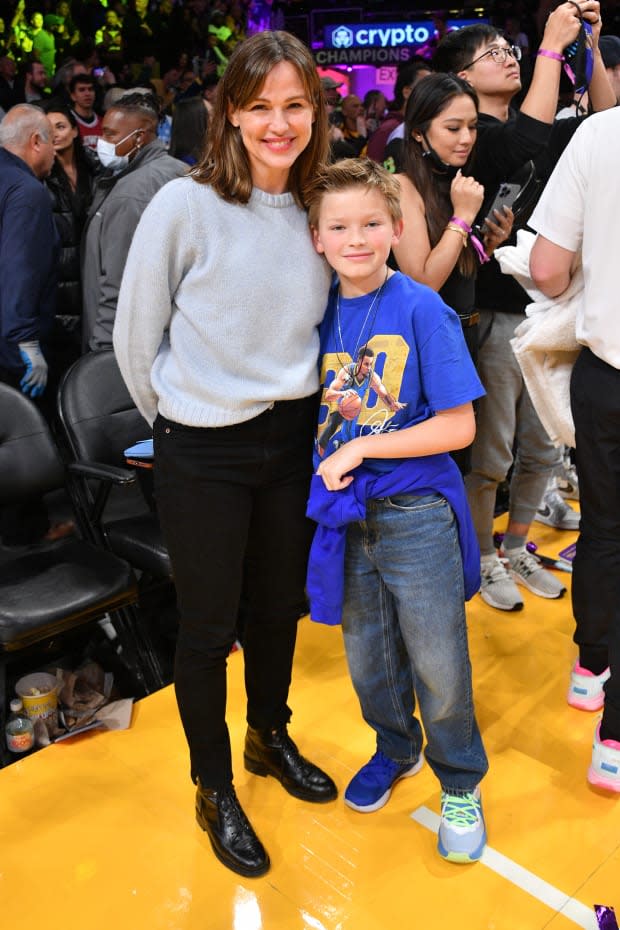 LOS ANGELES, CALIFORNIA - MARCH 05: Jennifer Garner and her son Samuel Garner Affleck attend a basketball game between the Los Angeles Lakers and the Golden State Warriors at Crypto.com Arena on March 05, 2023 in Los Angeles, California. (Photo by Allen Berezovsky/Getty Images)<p><a href="https://www.gettyimages.com/detail/1471528220" rel="nofollow noopener" target="_blank" data-ylk="slk:Allen Berezovsky/Getty Images;elm:context_link;itc:0;sec:content-canvas" class="link ">Allen Berezovsky/Getty Images</a></p>