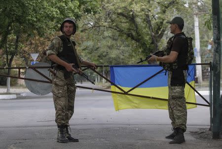 Soldiers stand guard at the base of Ukrainian self-defence battalion "Azov" in the southern coastal town of Mariupol, September 7, 2014. REUTERS/Vasily Fedosenko