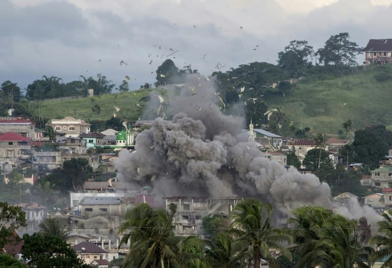 An aerial bombing campaign on Islamist militants' hideout in Marawi, on the southern Philippine island of Mindanao, has left the city shattered