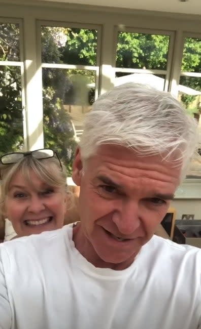 With wife Steph during a lockdown haircut (Instagram @schofe)