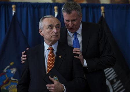 New York Mayor Bill de Blasio and police commissioner Bill Bratton (L) attend a news conference in the Brownsville neighborhood in the borough of Brooklyn, New York January 30, 2014. REUTERS/Eric Thayer