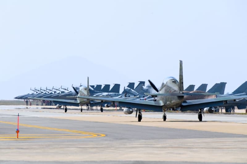 F-15K and FA-50 fighters stand at Kunsan Air Base in Gunsan, for the Korea Flying Training, which kicked off on the same day for a two-week run. The annual South Korea-US joint air force exercise mobilizes around 100 warplanes, including US F-35B and South Korean F-35A stealth fighters, to strengthen their readiness against North Korean military threats. -/YNA/dpa