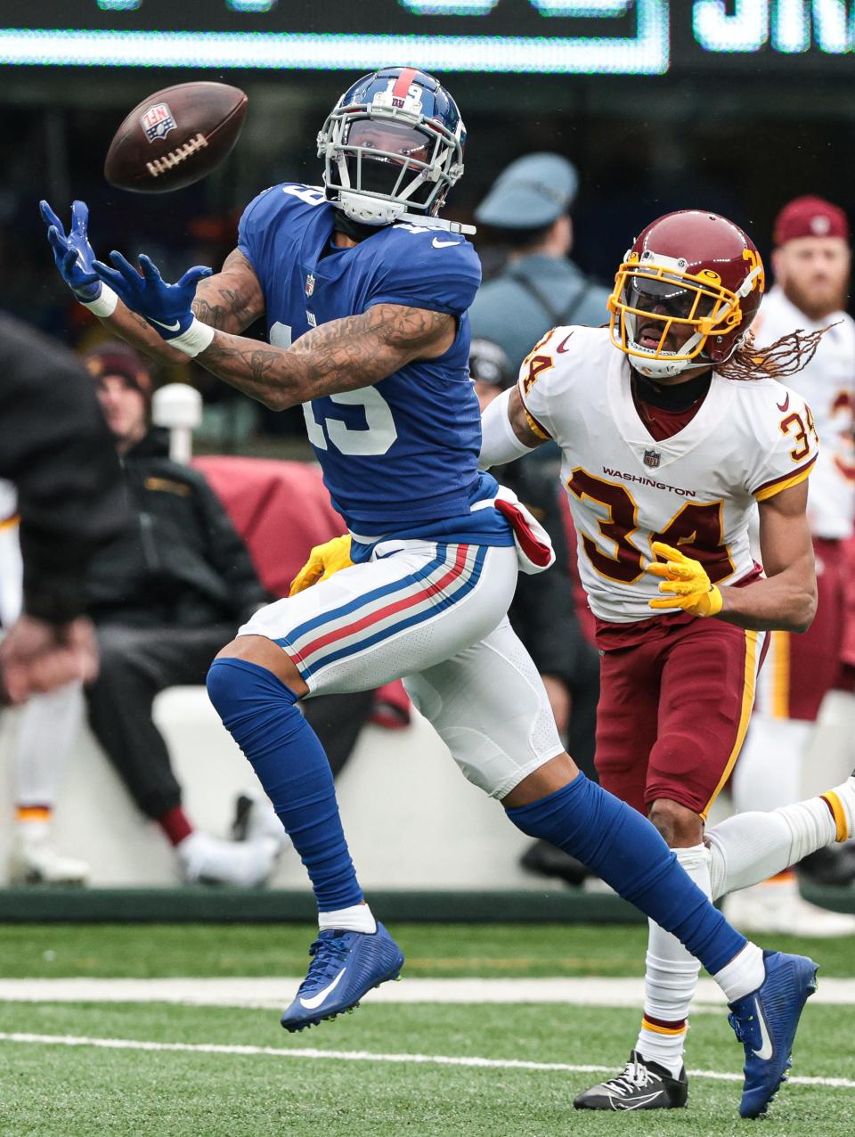 Giants receiver Kenny Golladay cannot secure a pass as Washington cornerback Darryl Roberts defends at MetLife Stadium, Jan. 9, 2022.