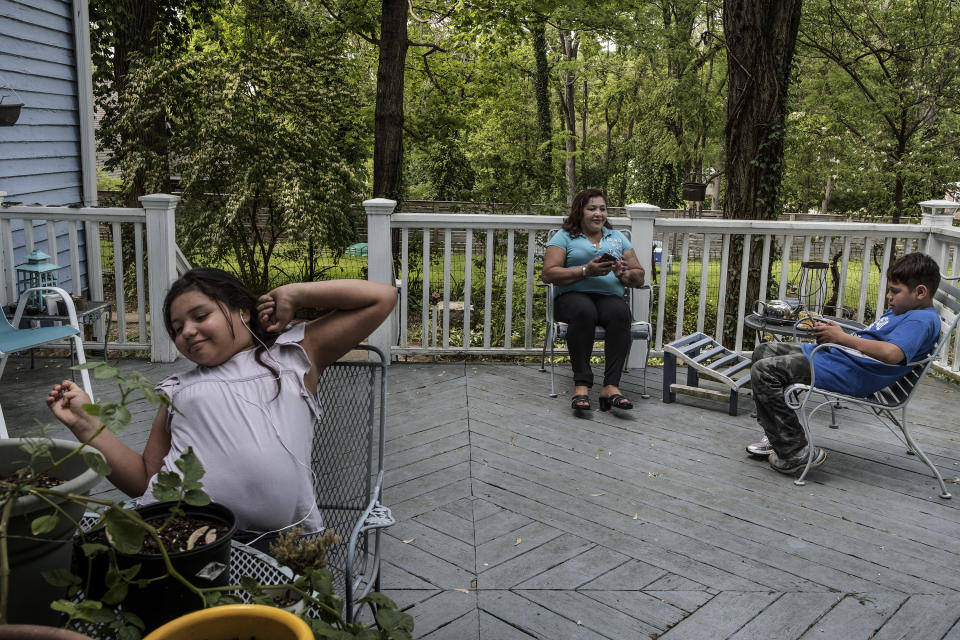 Mirna with Mirna-Marely and Yosemar on the deck at Vonnette’s home. (Photo: Fabio Bucciarelli for Yahoo News)