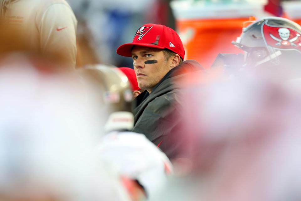 Tampa Bay quarterback Tom Brady watches the scoreboard from the bench during the playoff game against the Los Angeles Rams on Sunday.