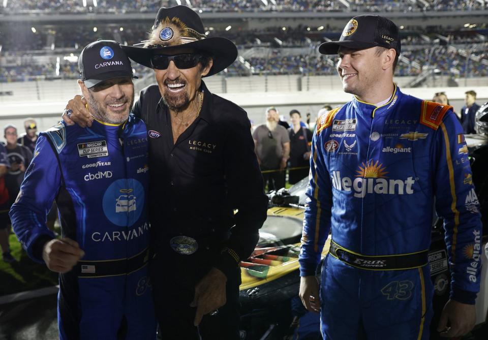 daytona beach, florida february 16 legacy motor club team owners, jimmie johnson, driver of the 84 carvana chevrolet, l and nascar hall of famer richard petty c pose for photos with erik jones, driver of the 43 guns n roses chevrolet, prior to the nascar cup series bluegreen vacations duel 1 at daytona international speedway on february 16, 2023 in daytona beach, florida photo by chris graythengetty images