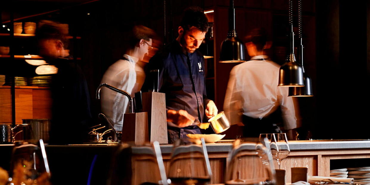 Gaëtan Gentil (au centre), chef du restaurant Prairial. - Credit:NICOLAS VILLION