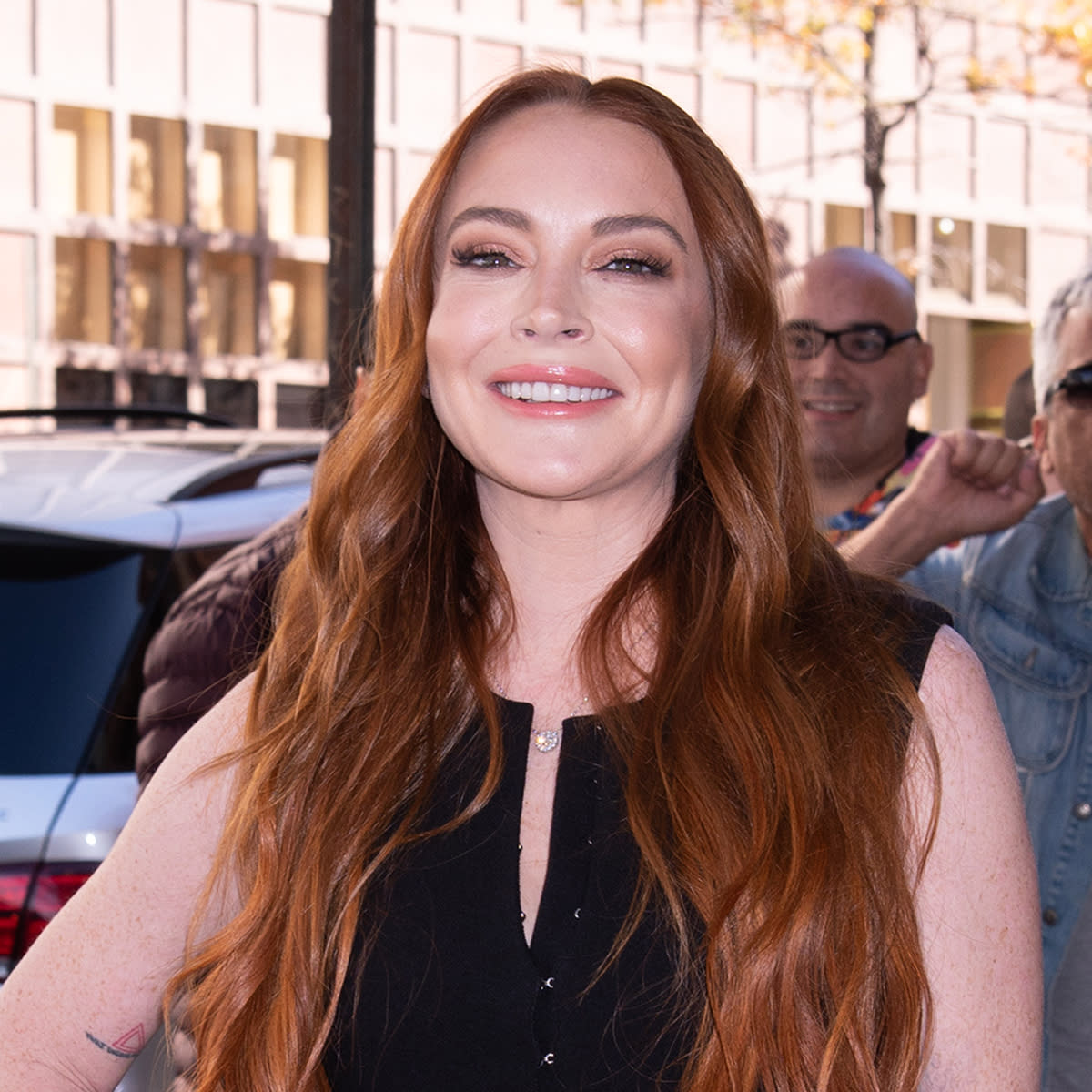 Lindsay Lohan Embraces Her Post-Baby Body In A Comfy Shirt And Bottoms ...