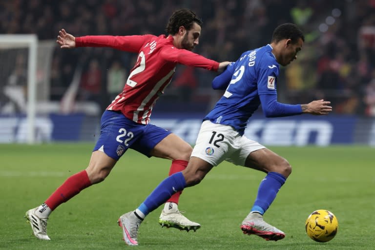 Mason Greenwood (derecha) durante el partido de la liga española entre el Getafe y el club Atlético de Madrid en el Coliseo Alfonso Pérez, en Getafe, el 15 de mayo de 2024 (Thomas COEX)