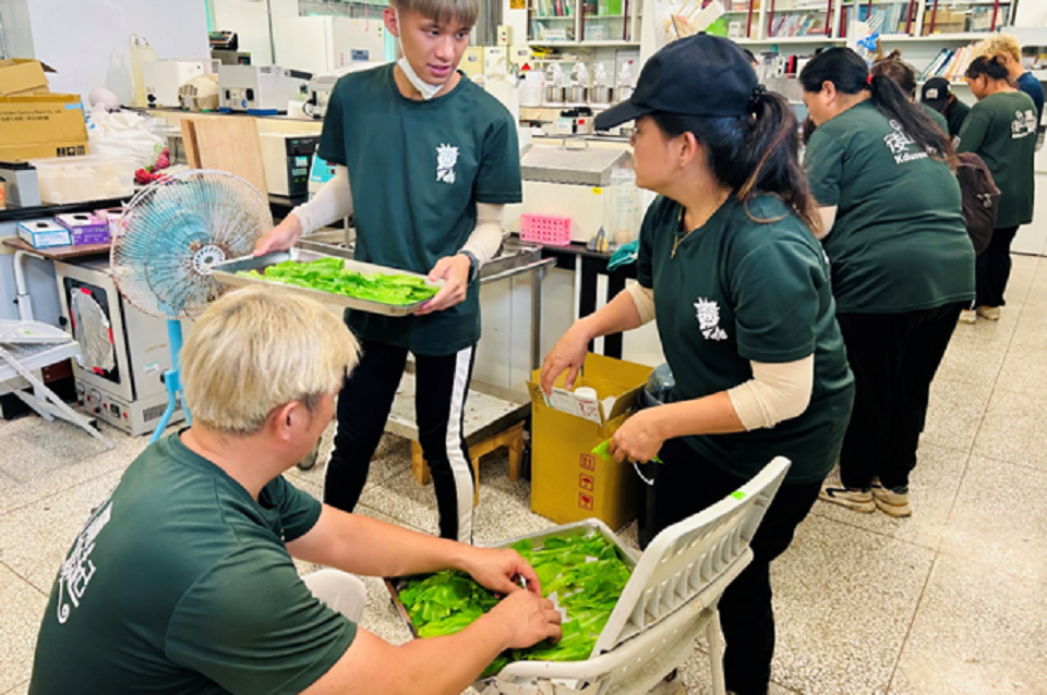 為部落青年點亮一盞回鄉的燈(慈大提供)