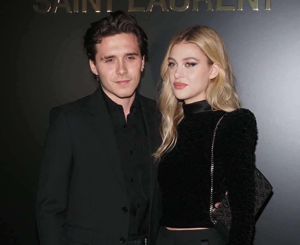 Brooklyn Beckham con Nicola Peltz en 2020 (Rex Features)