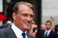 Bevor Dolph Lundgren modelte und schauspielerte, besuchte der Kampfsportler mehrere Universitäten und machte einen Abschluss als Chemieingenieur. Unter anderem erhielt er ein Stipendium für das berühmte Massachusetts Institute of Technology (MIT) in Cambridge. Sein IQ beträgt beachtliche 160 Punkte. (Bild: Chirs Jackson / Getty Images)