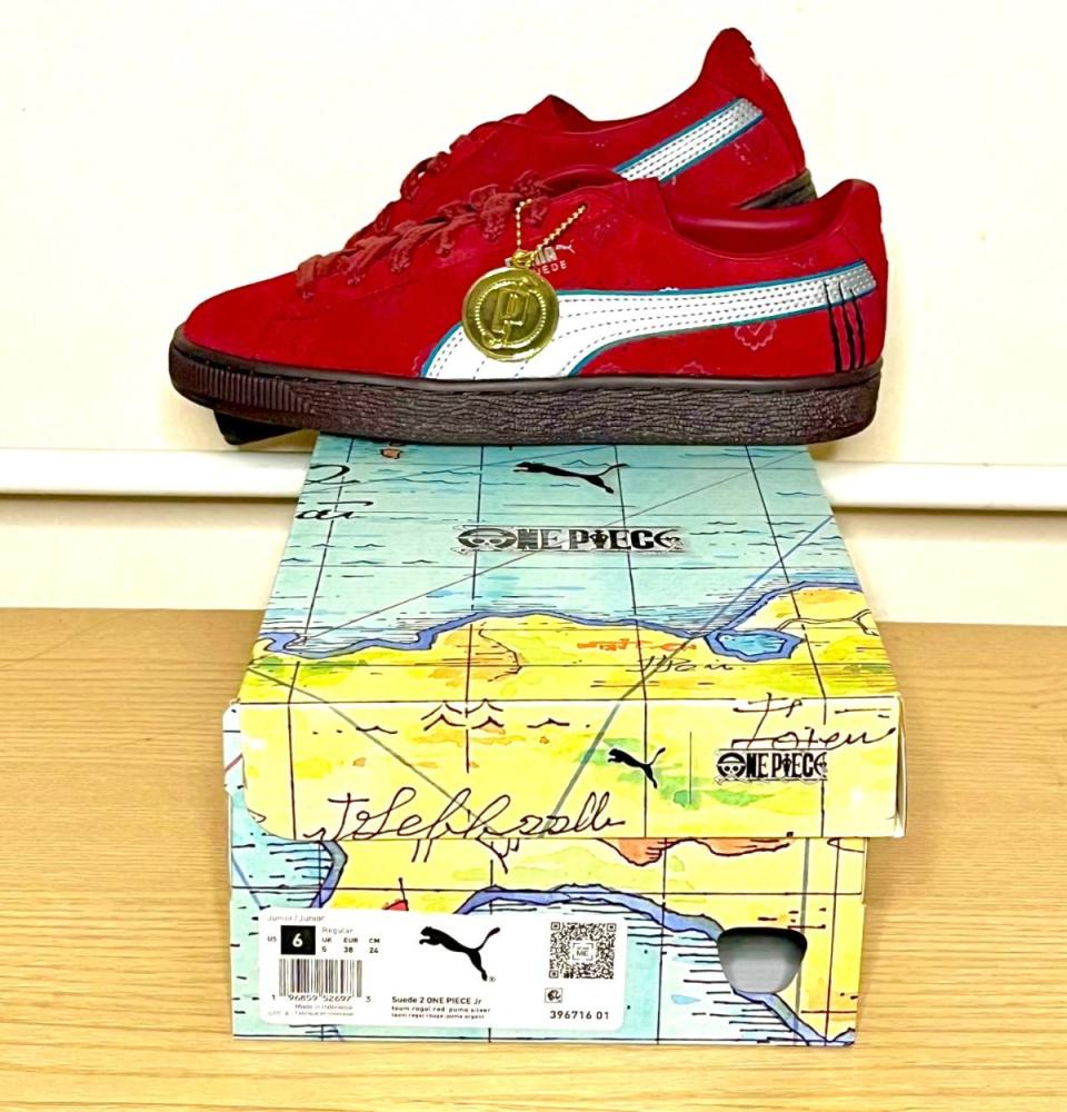 One Piece x Puma Shanks Shoe scars side (1)