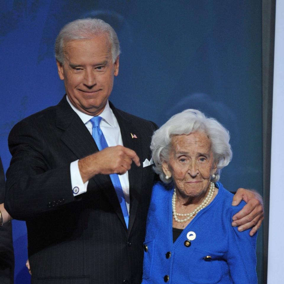 Joe Biden with his mother Jean during the Democratic National Convention 2008 - AFP