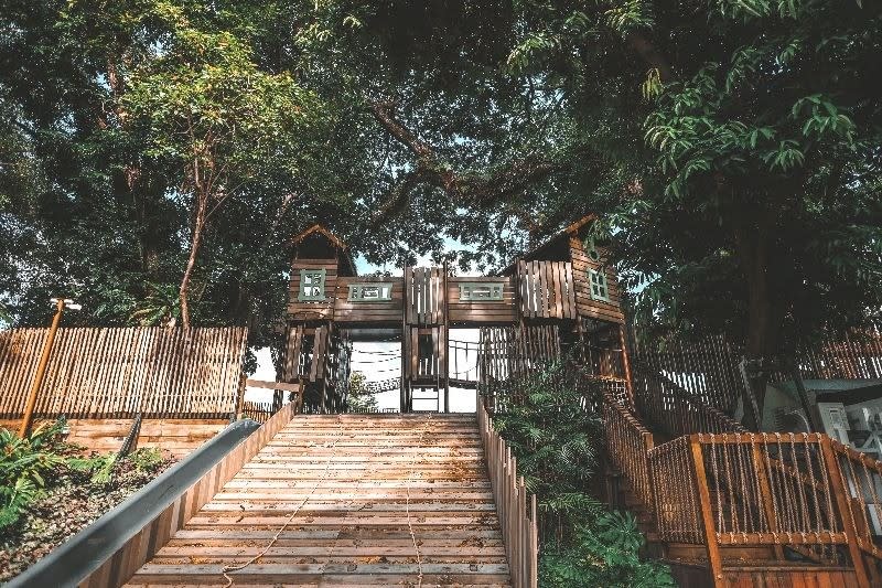 a photo of a kid-friendly treehouse