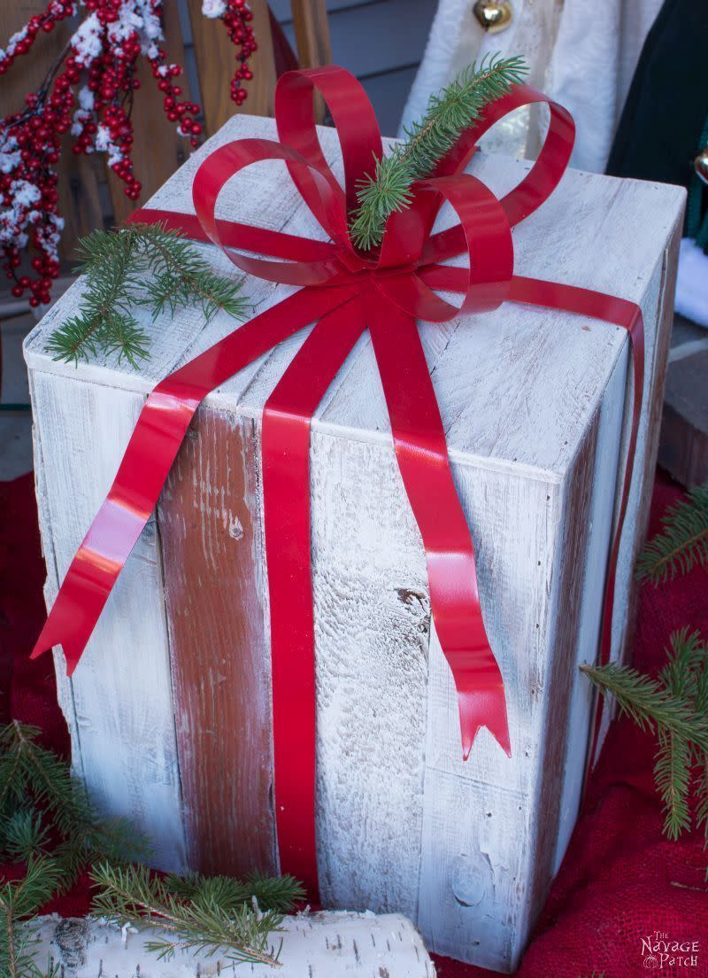 DIY Outdoor Wooden Christmas Gifts