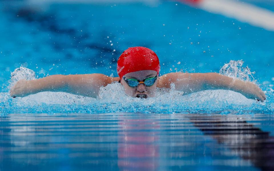 Paris 2024 Paralympics - Swimming - Women's 200m Individual Medley - SM6 Heats - Paris La Defense Arena, Nanterre, France - August 30, 2024 Maisie Summers-Newton of Britain in action during heat 2