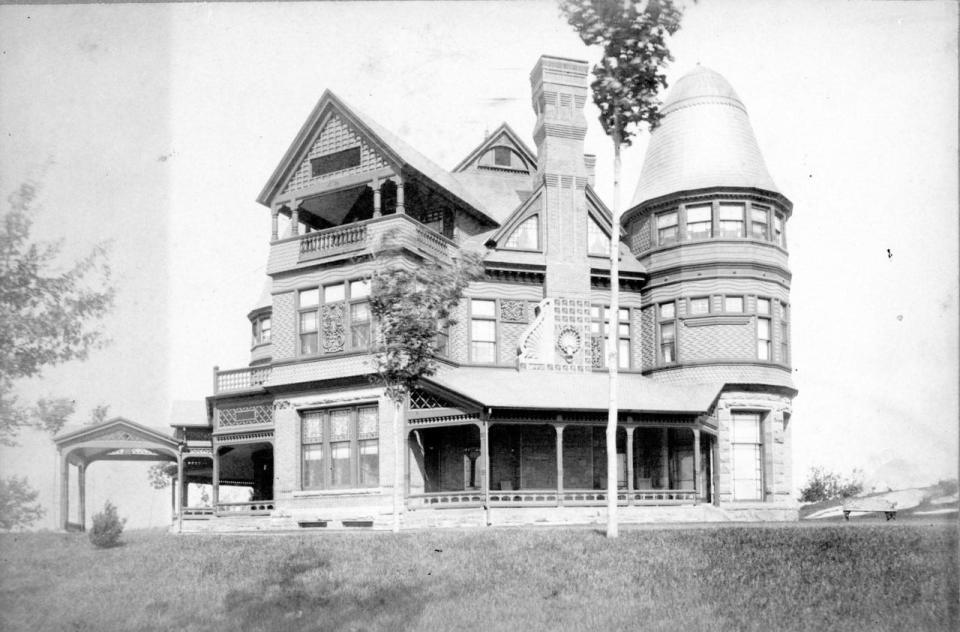 A photo of the White Cliffs mansion in Northborough taken during its early days.