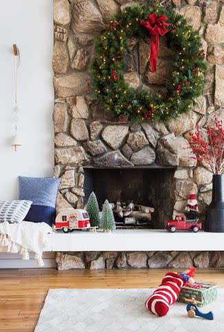 <p><a href="https://stylebyemilyhenderson.com/blog/decorating-holidays-family-friendly-style" data-component="link" data-source="inlineLink" data-type="externalLink" data-ordinal="1">Emily Henderson Design</a> / Photo by Tessa Neustadt</p>