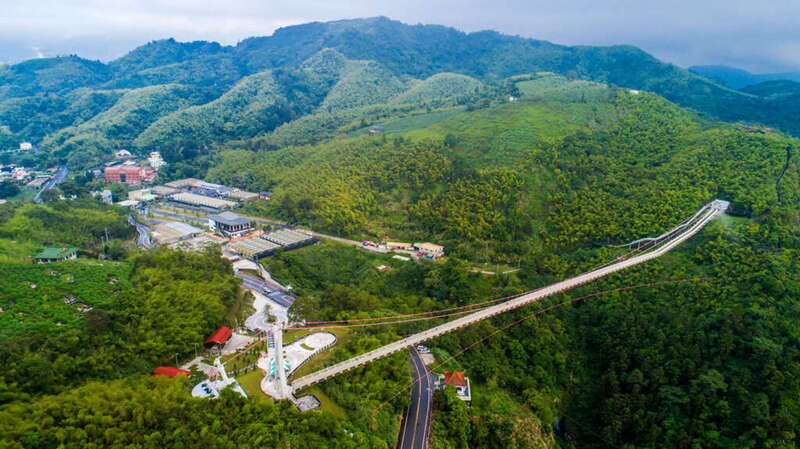 告別2023  阿里山太平雲梯遠眺最後一抹晚霞 交通部觀光署彙整6個國家風景區及3個主題樂園跨 年、迎曙光活動，推薦民眾可在2023的最後一天到阿 里山太平雲梯遠眺最後一抹晚霞，2024年元旦參加 「阿里山日出印象音樂會」。 （觀光署提供） 中央社記者汪淑芬傳真  112年12月19日 