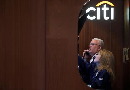 Traders work in the Citigroup booth on the floor of the New York Stock Exchange (NYSE) in New York City, U.S., May 25, 2016. REUTERS/Brendan McDermid