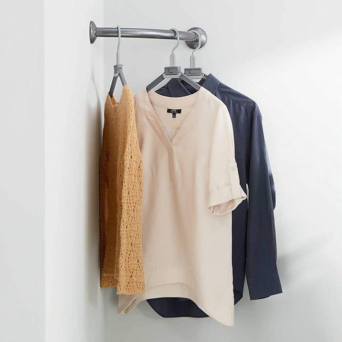 corner clothes hanging bar