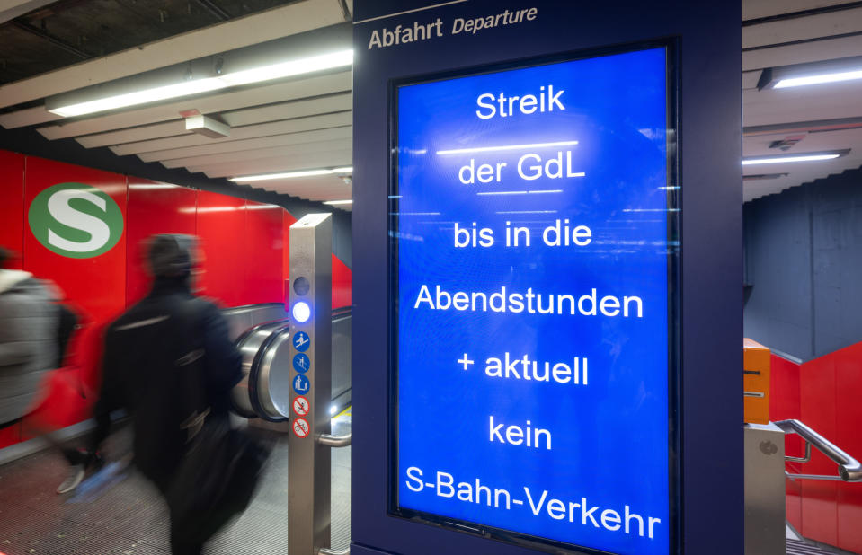 Von Mittwochabend bis Donnerstagabend Streik? Das stellt Arbeitnehmer vor Probleme. - Copyright: picture alliance/dpa | Marijan Murat