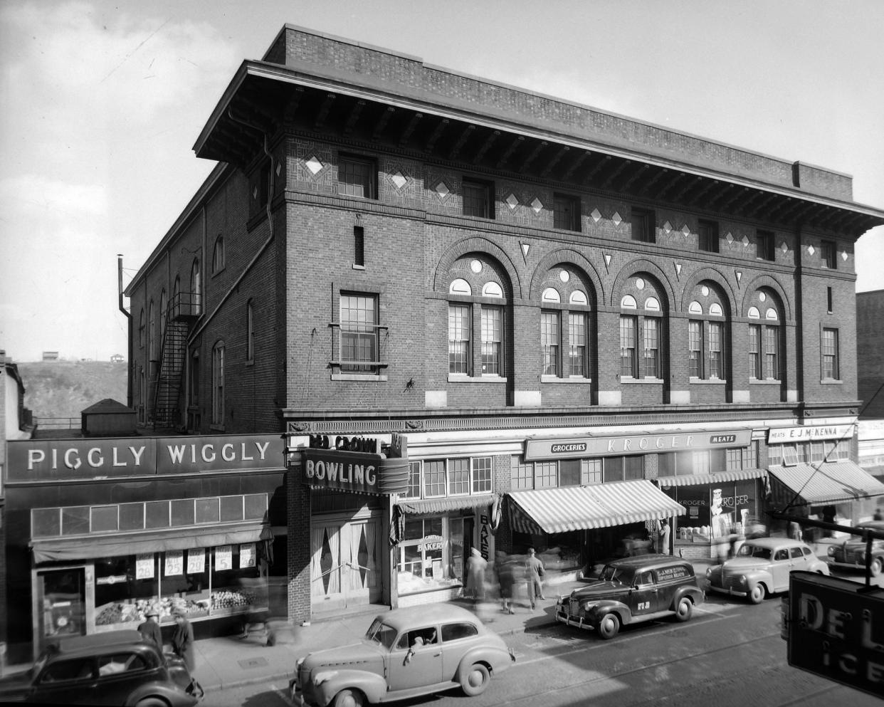 Upstairs in the "City Auditorium" at this time was the Red Crown bowling alley.