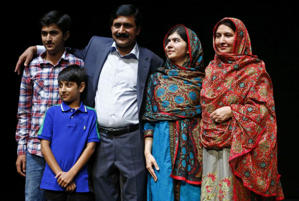 Pakistani schoolgirl Malala Yousafzai (2nd R), the joint winner of the Nobel Peace Prize, stands with her father Ziauddin (C), mother Torpekai (R), and brothers Atal (2nd L) and Khushal, after speaking at Birmingham library in Birmingham, central England October 10, 2014. Pakistani teenager Yousafzai, who was shot in the head by the Taliban in 2012 for advocating girls' right to education, and Indian campaigner against child trafficking and labour Kailash Satyarthi won the 2014 Nobel Peace Prize on Friday. (REUTERS/Darren Staples)