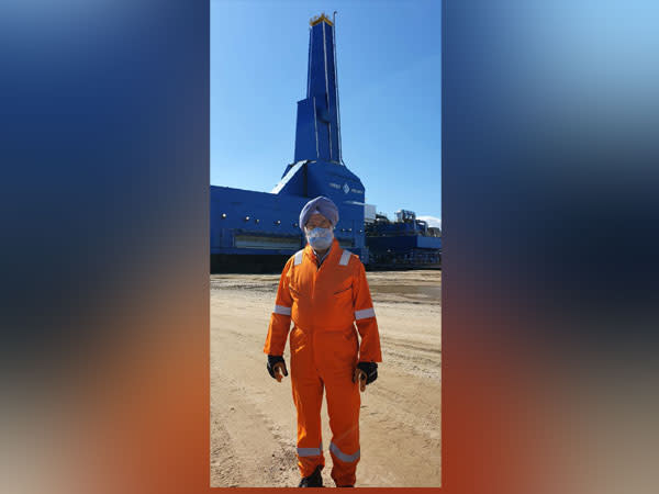 Union Minister Hardeep Singh Puri at Sakhalin-I oilfield in Russia  (Pic Credit: Twitter