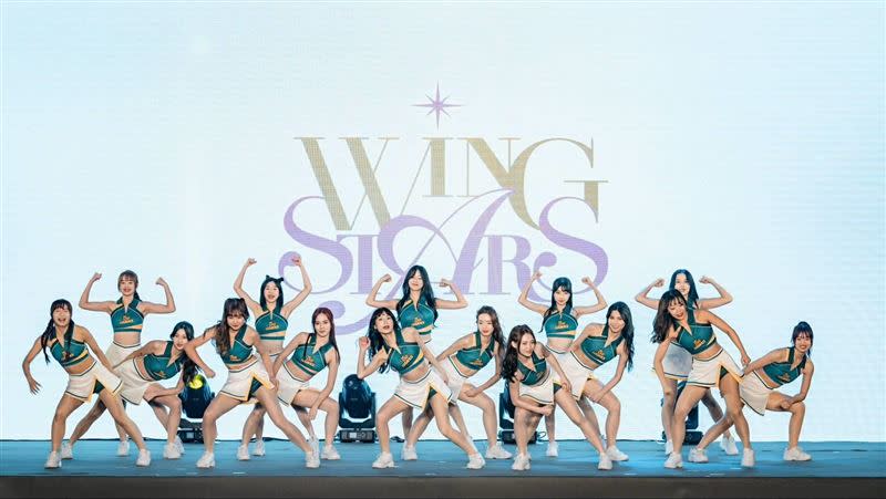 台鋼雄鷹今年一軍賽事除了有專屬啦啦隊Wing Stars，也將有主場特色的播報員加入播報與應援。（資料圖／台鋼雄鷹球團提供）