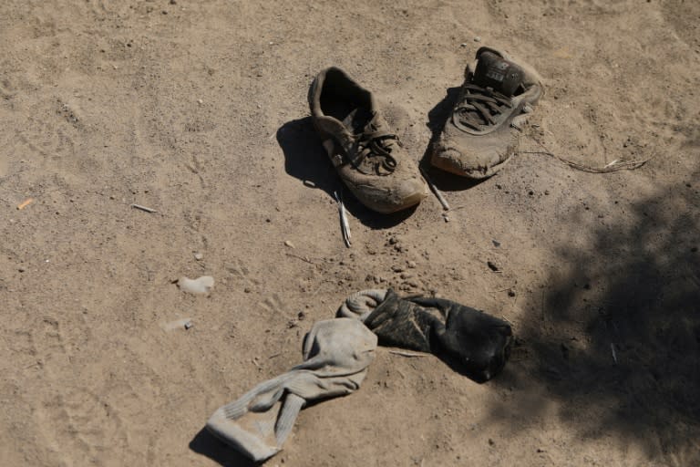 The personal belongings of migrants abandoned on the banks of the Rio Grande, a natural border with the United States (Herika Martinez)