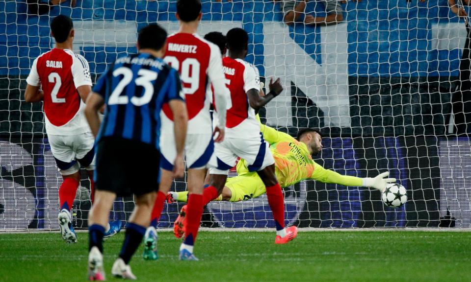 <span>David Raya saves Mateo Retegui’s second-half penalty kick.</span><span>Photograph: Alessandro Garofalo/Reuters</span>