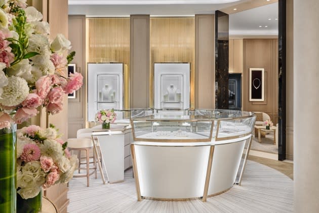 Graff Just Opened a New Jewelry Salon in South Coast Plaza – Robb